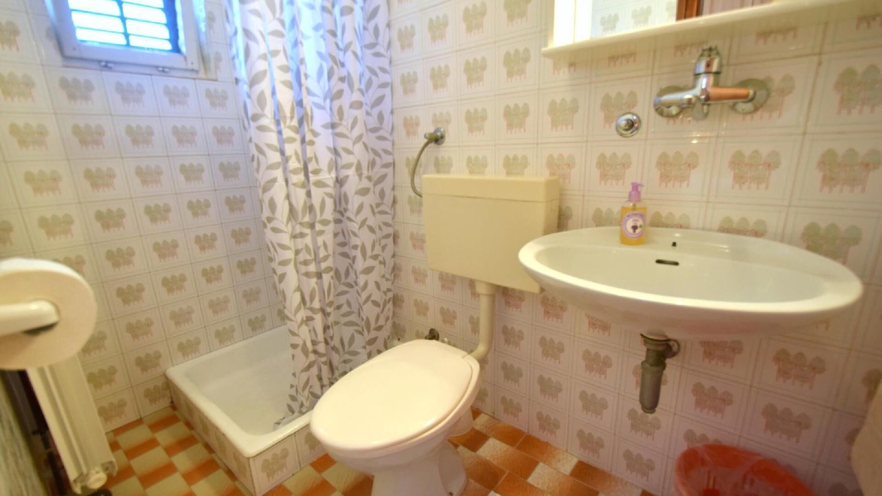 Photo of Bathroom in Porat