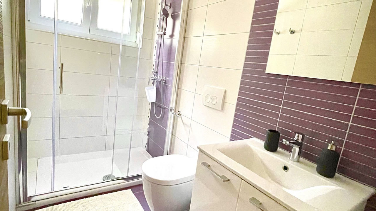 Photo of Bathroom in Peruski