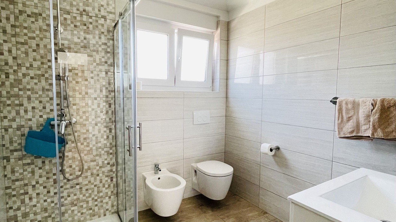 Photo of Bathroom in Peruski