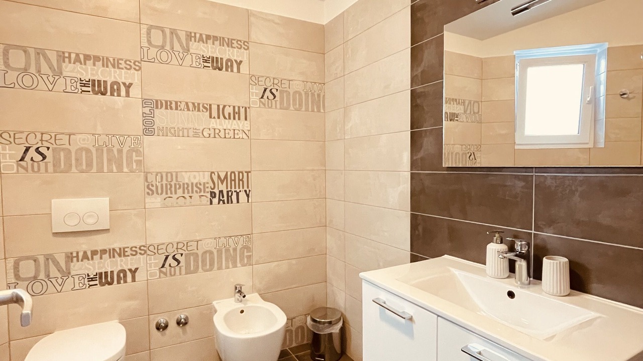 Photo of Bathroom in Peruski