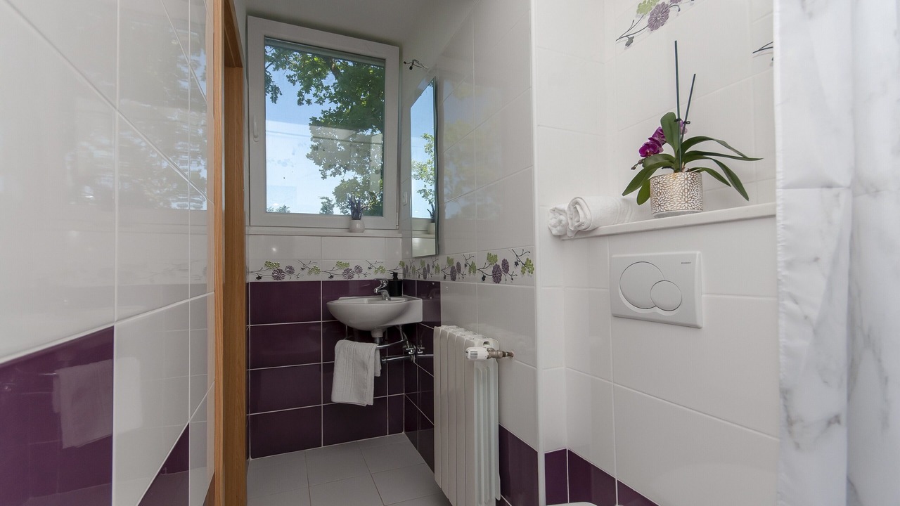Photo of Bathroom in Slime