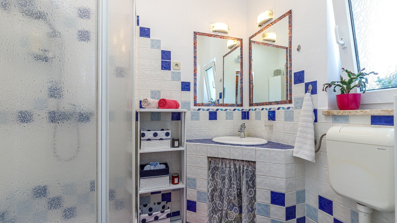 Photo of Bathroom in Sarsoni