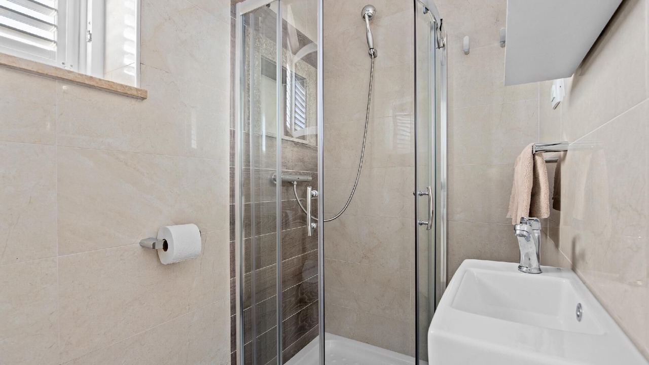 Photo of Bathroom in Peruski