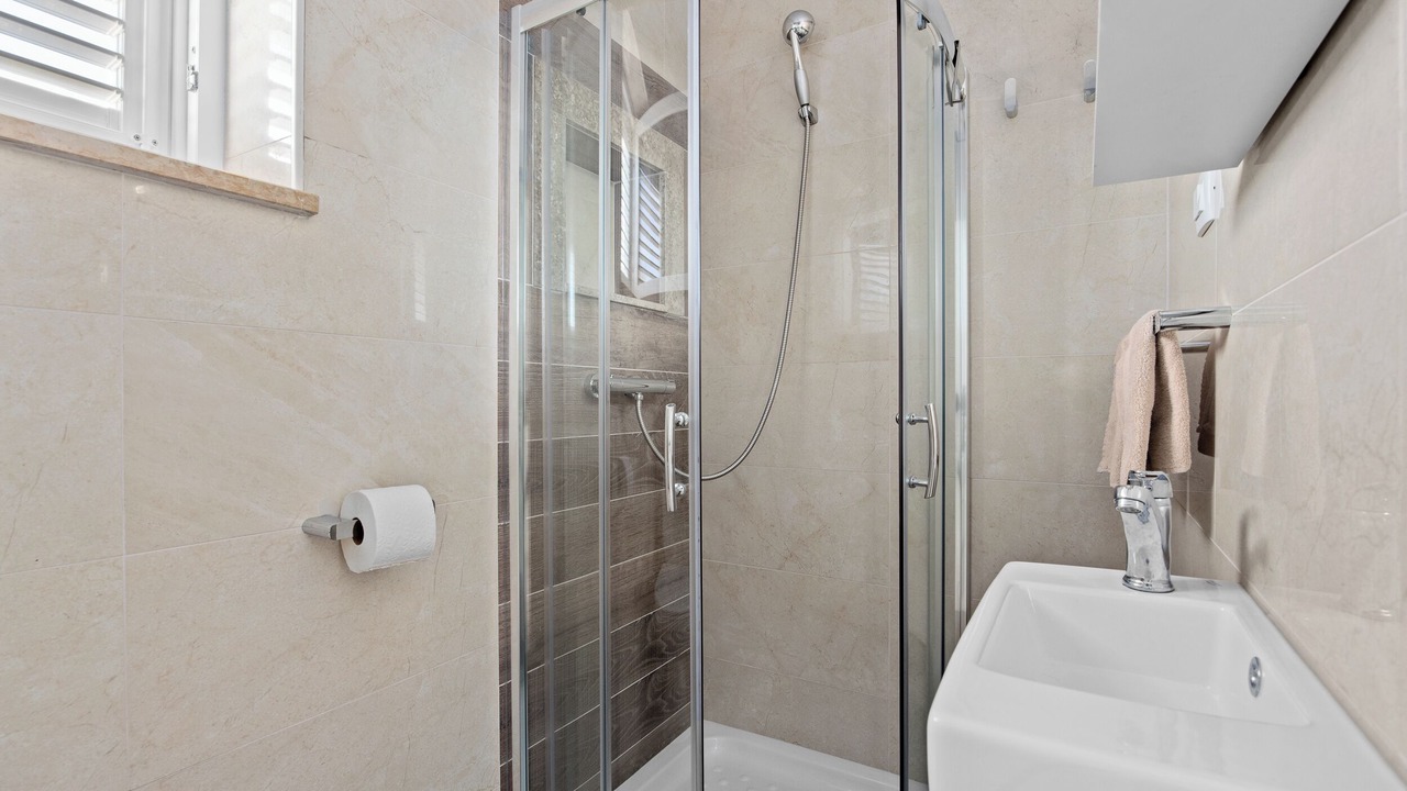 Photo of Bathroom in Peruski