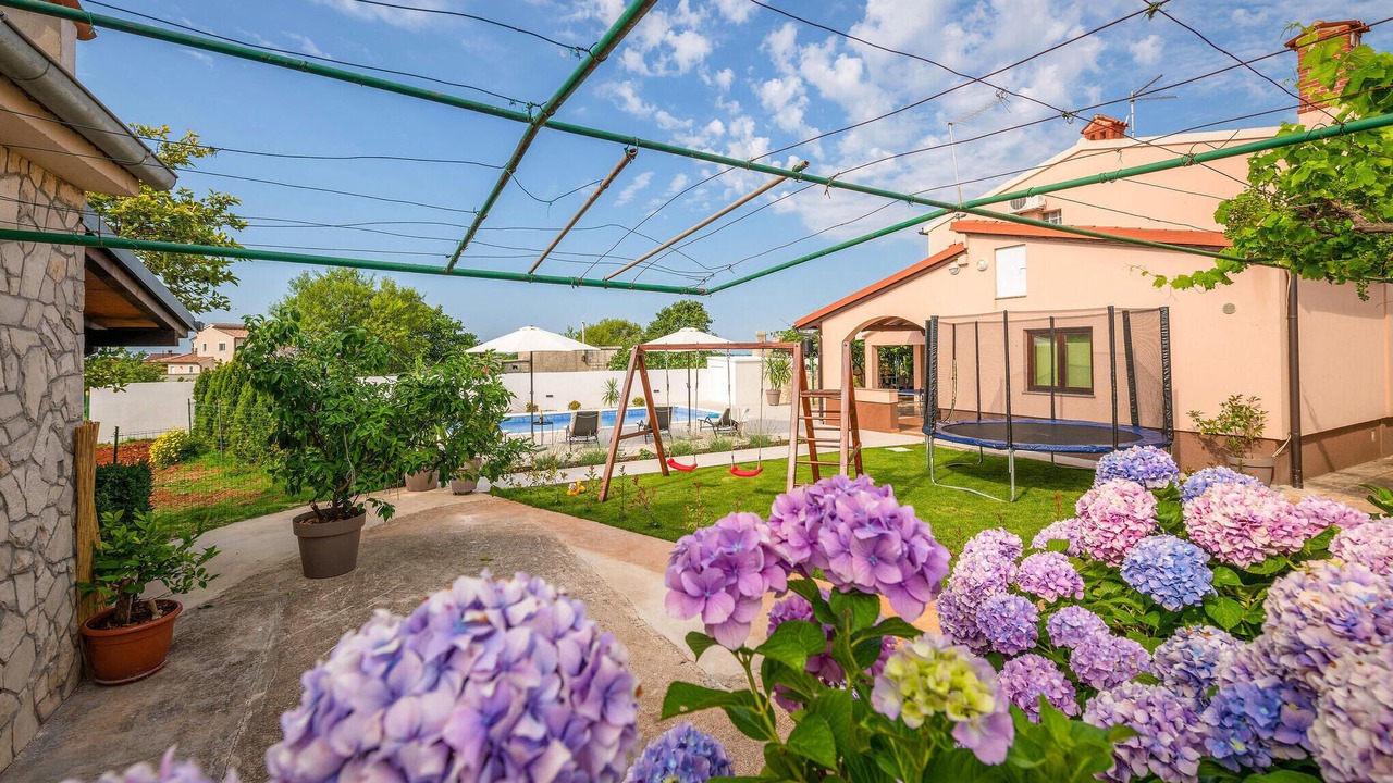 Photo of Outdoor in Loborika