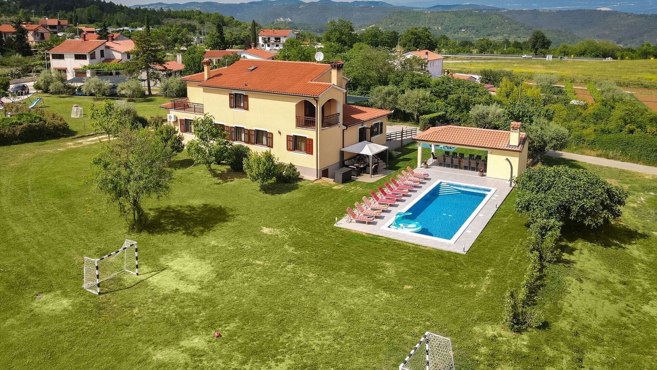 Photo of Outdoor in Pican