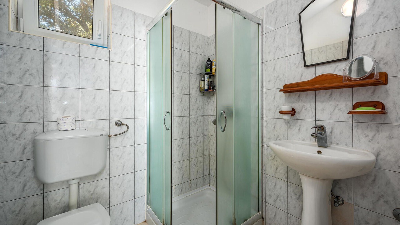 Photo of Bathroom in Peruski