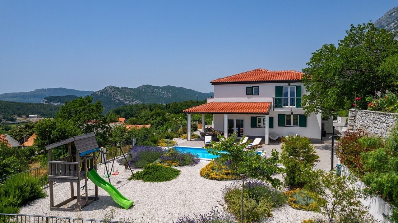 Photo of Others in Omis