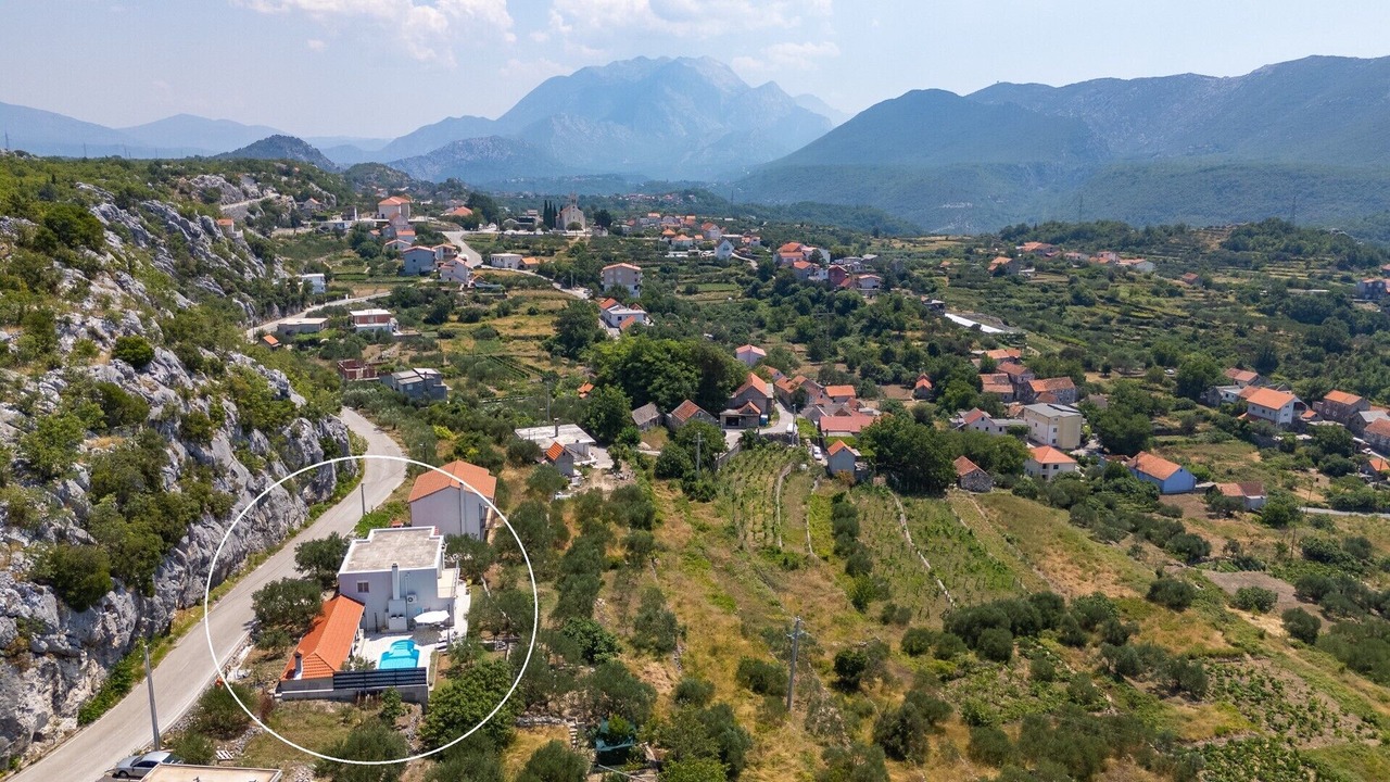 Photo of Others in Omis