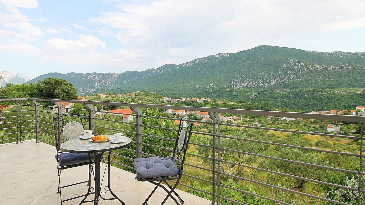 Photo of Others in Omis
