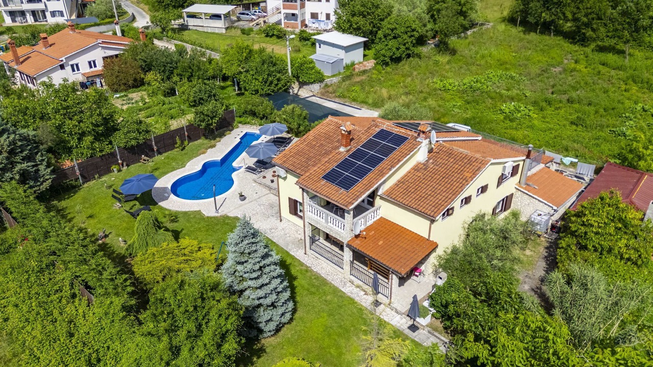 Photo of Others in Kapelica