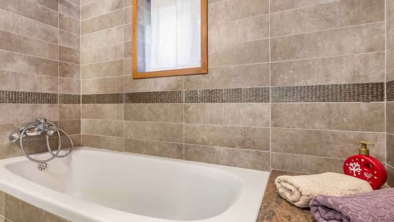 Photo of Bathroom in Lic