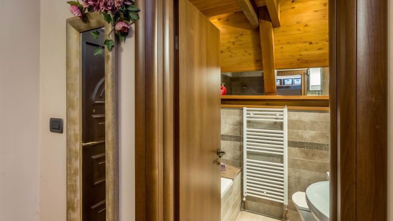 Photo of Bathroom in Lic