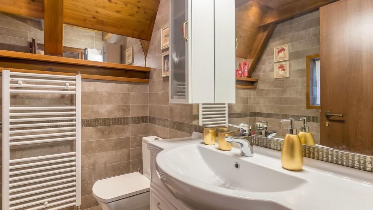 Photo of Bathroom in Lic