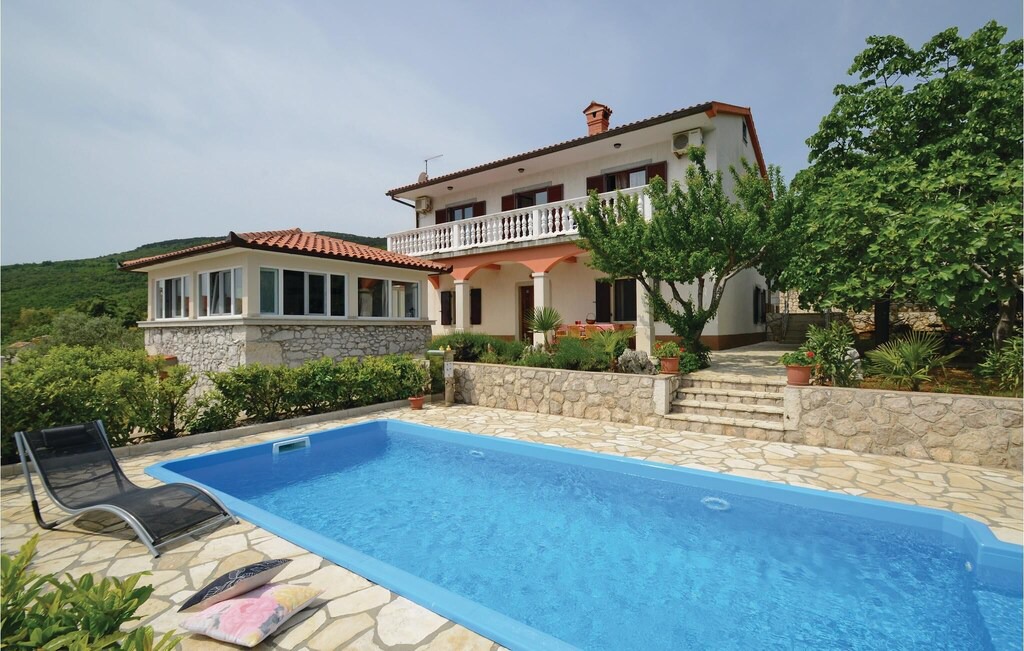 Photo of Outdoor in Crni