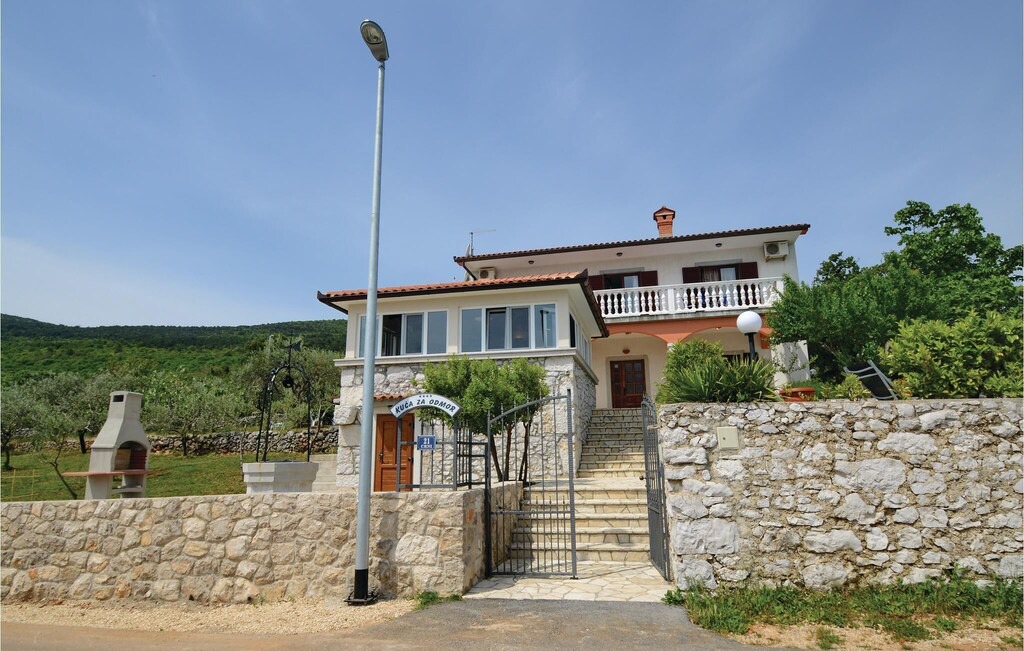 Photo of Buildings in Crni