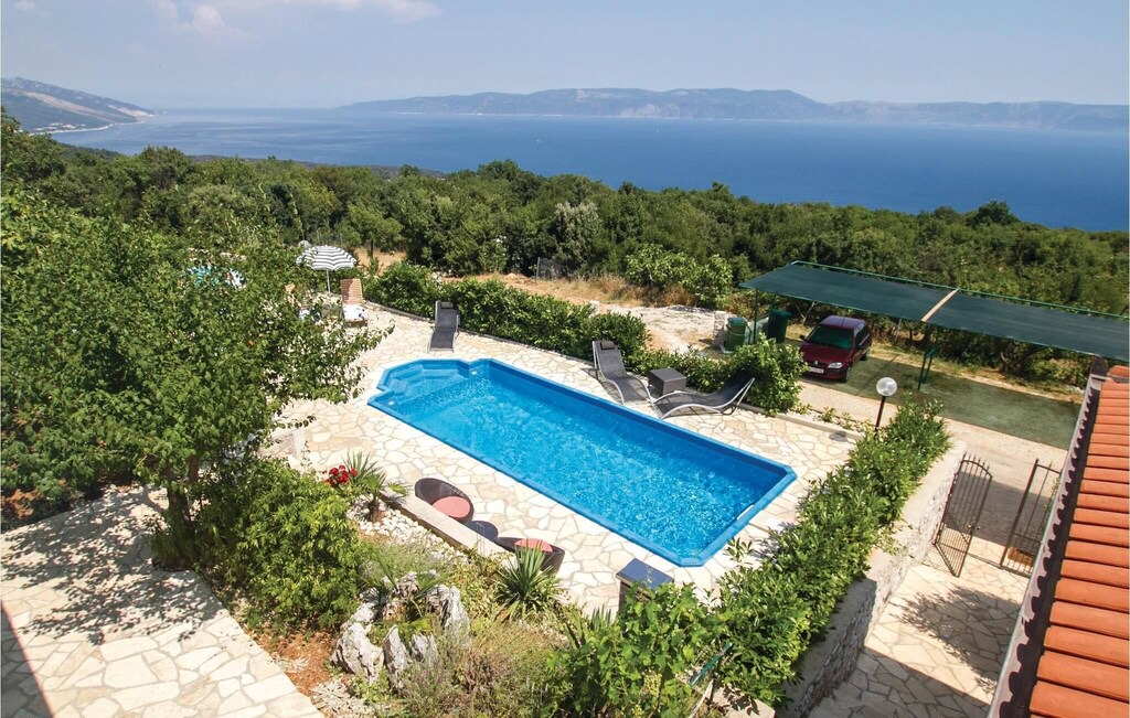Photo of Outdoor in Crni