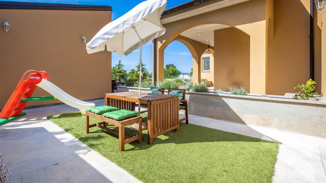 Photo of Patio Balcony in Smrika