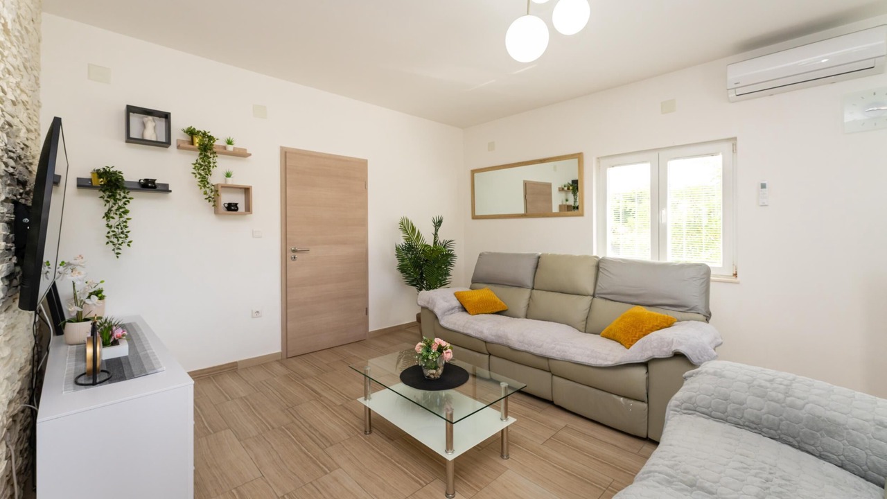 Photo of Livingroom in Razanac