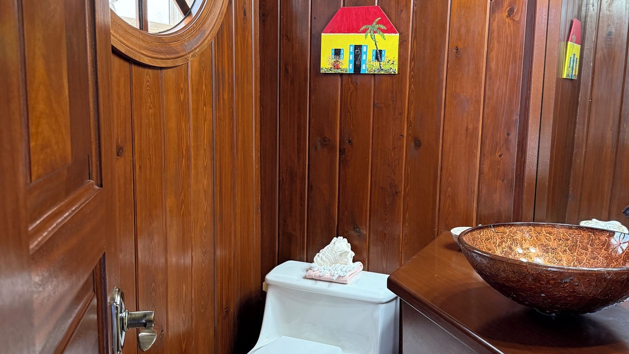 Photo of Bathroom in Island Harbour
