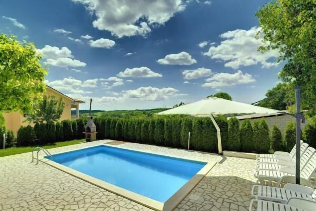 Photo of Outdoor in Lindar