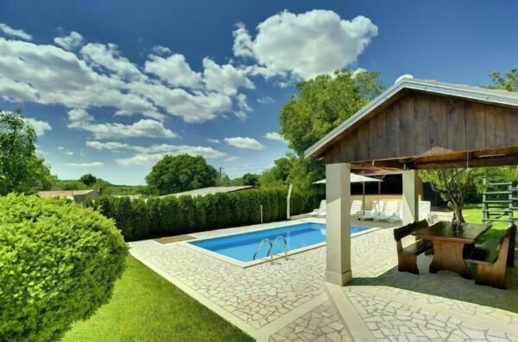 Photo of Outdoor in Lindar