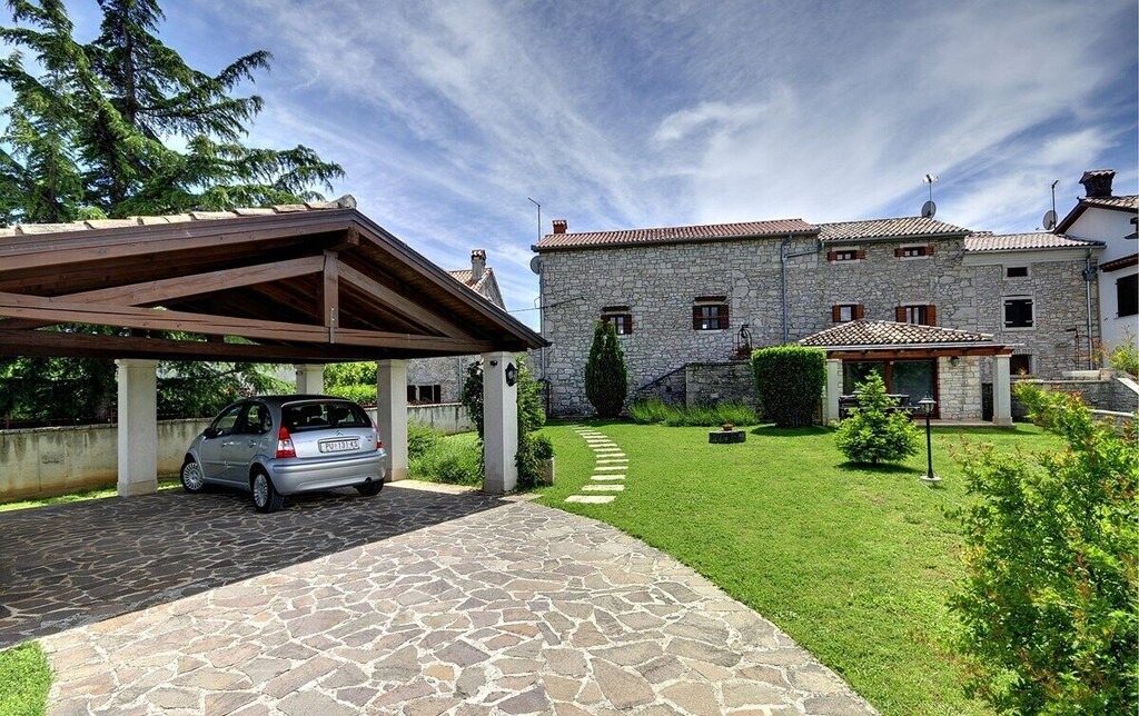 Photo of Buildings in Orbanici