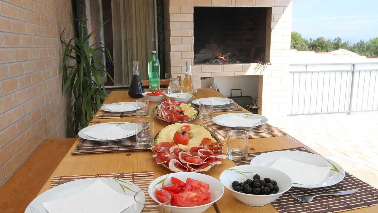 Photo of Outdoor in Grohote