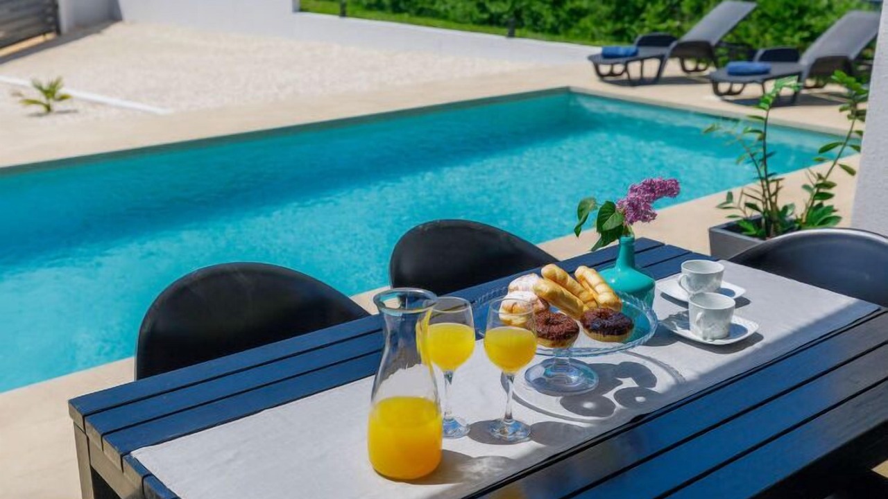 Photo of Others in Filipana