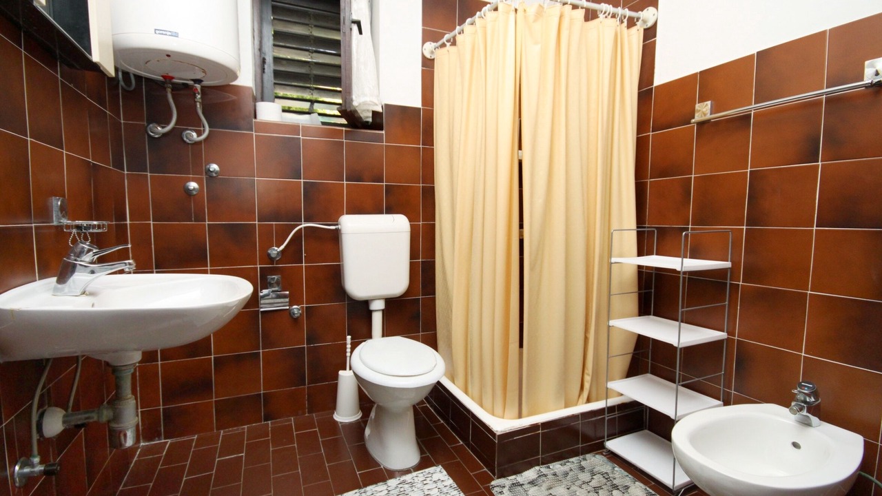 Photo of Bathroom in Cove Murtar