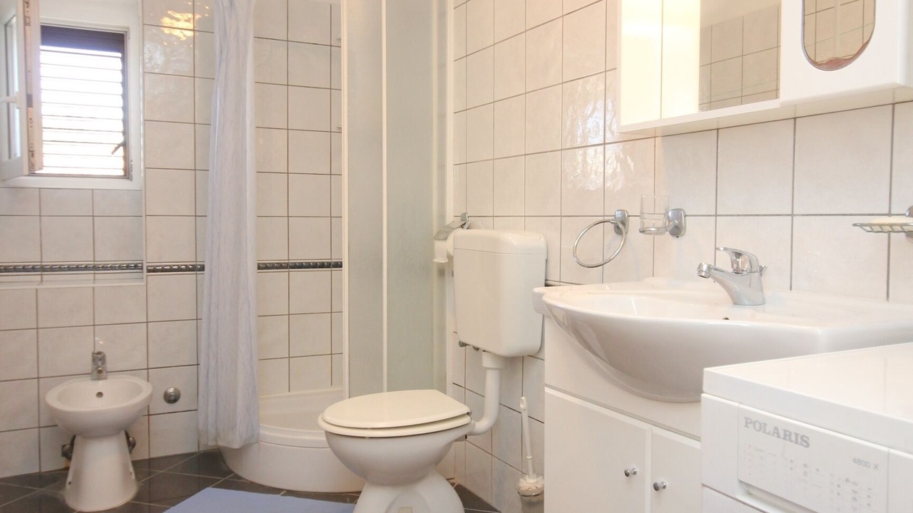 Photo of Bathroom in Cove Murtar