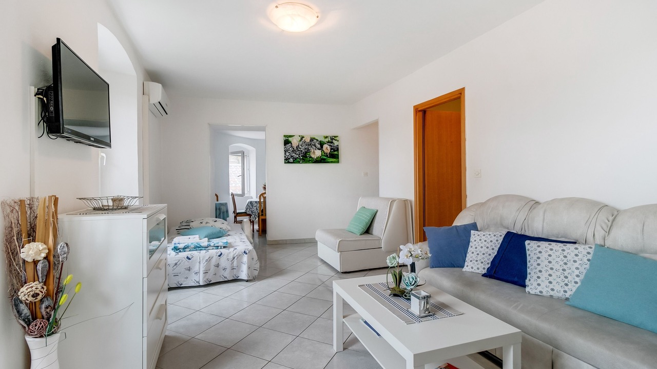 Photo of Livingroom in Cove Murtar