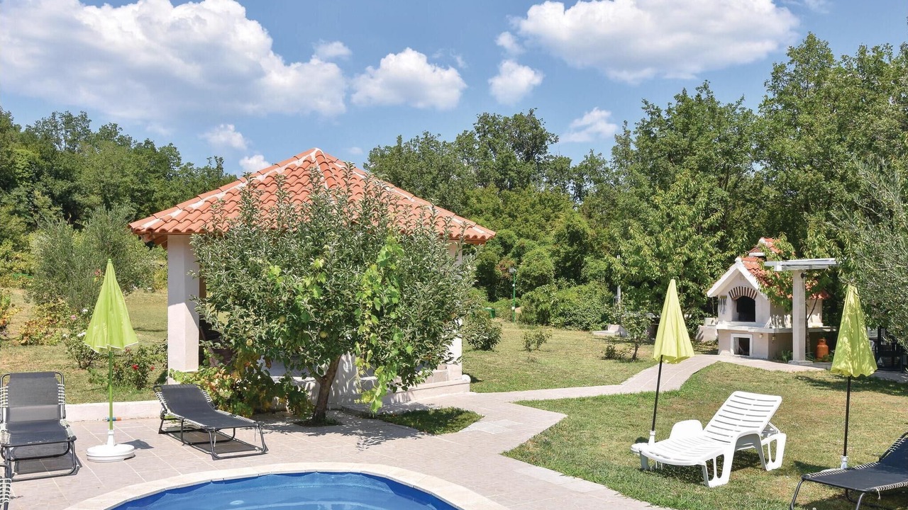 Photo of Outdoor in Slime