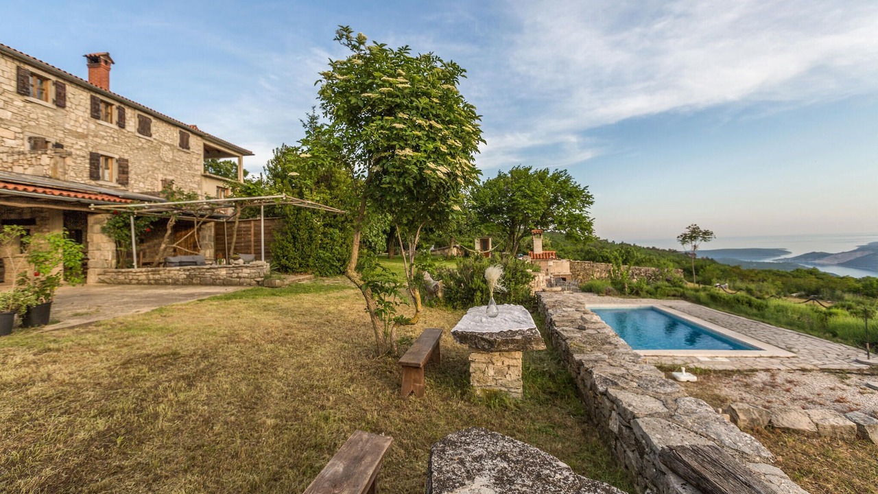 Photo of Outdoor in Rasa