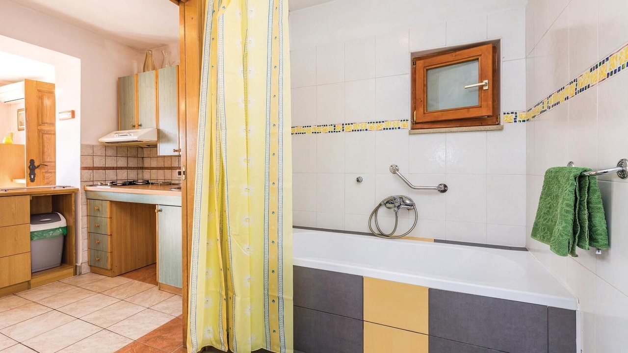 Photo of Bathroom in Sarsoni