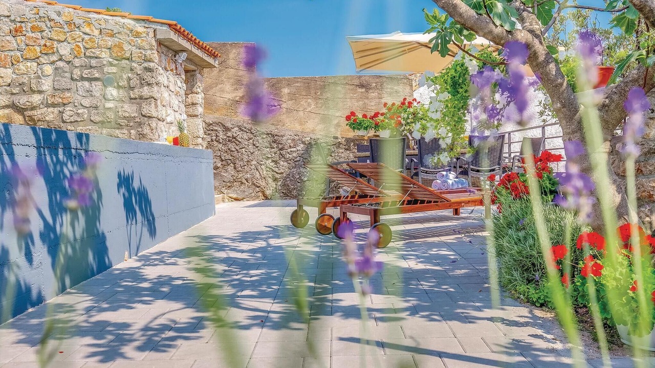 Photo of Outdoor in Smrika
