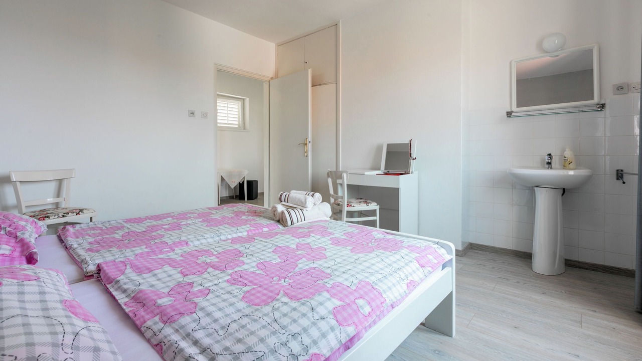 Photo of Bedroom in Banjol