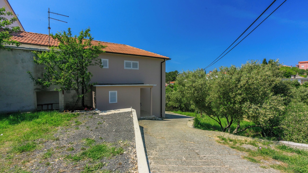 Photo of Outdoor in Banjol