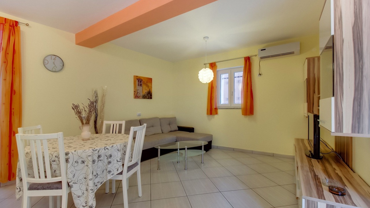 Photo of Livingroom in Cove Murtar