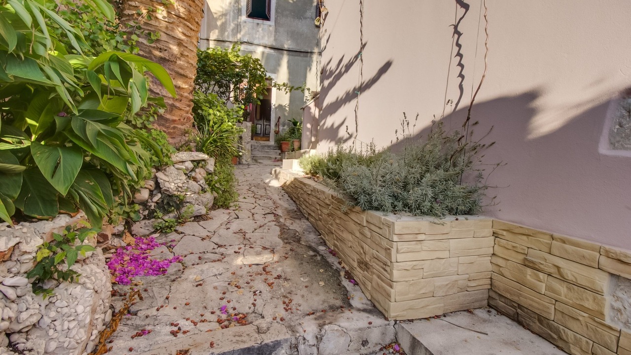 Photo of Outdoor in Cove Murtar