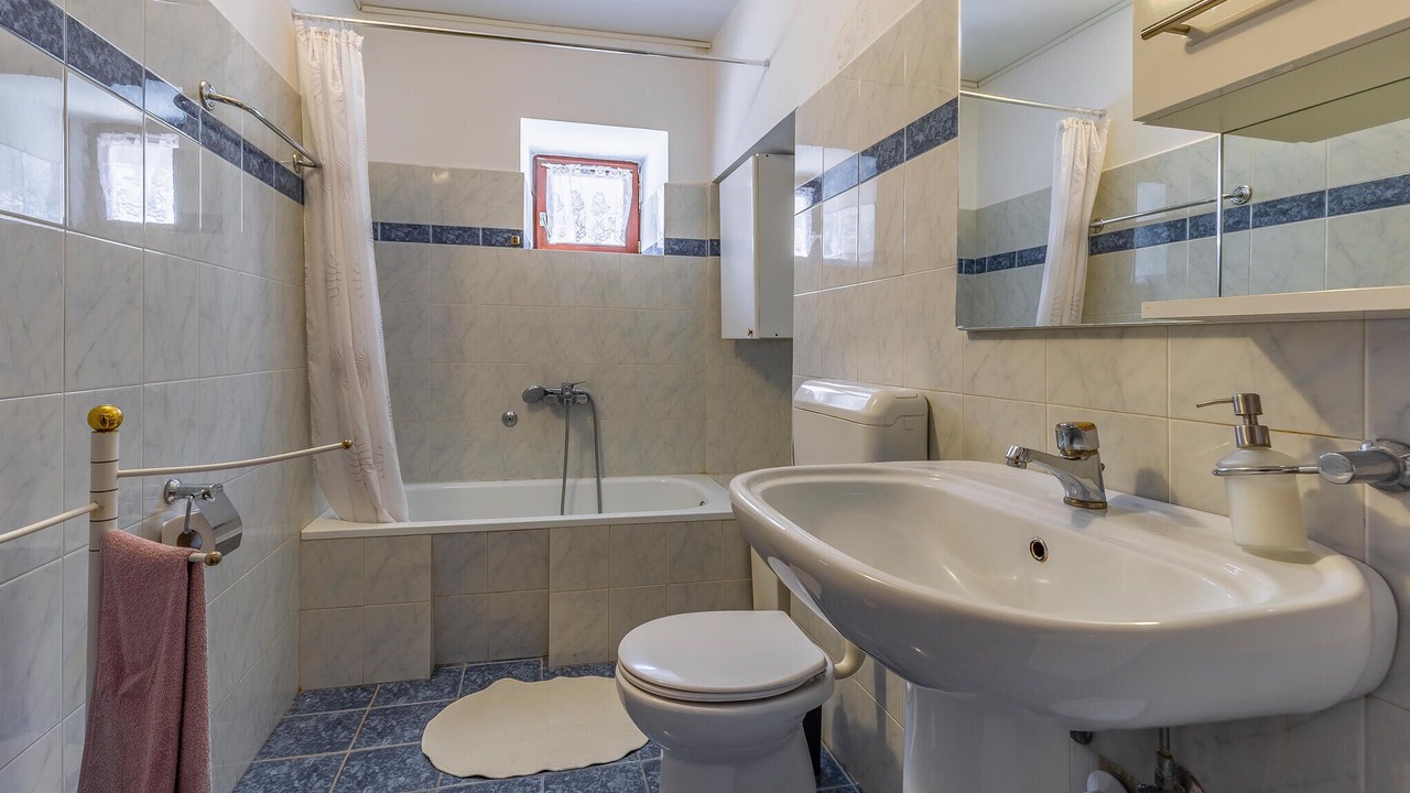 Photo of Bathroom in Kavran