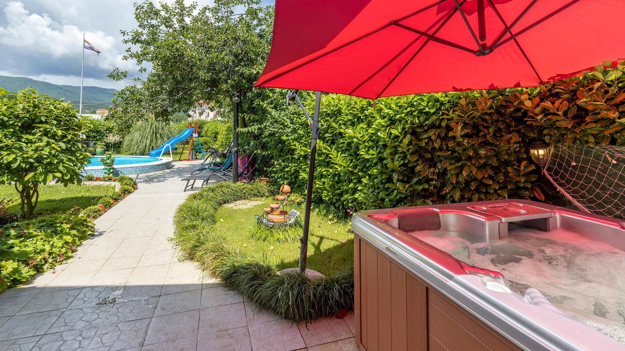 Photo of Outdoor in Trinajstici