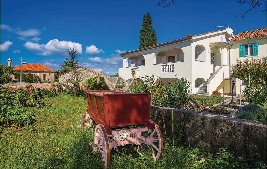 Photo of Buildings in Rasopasno