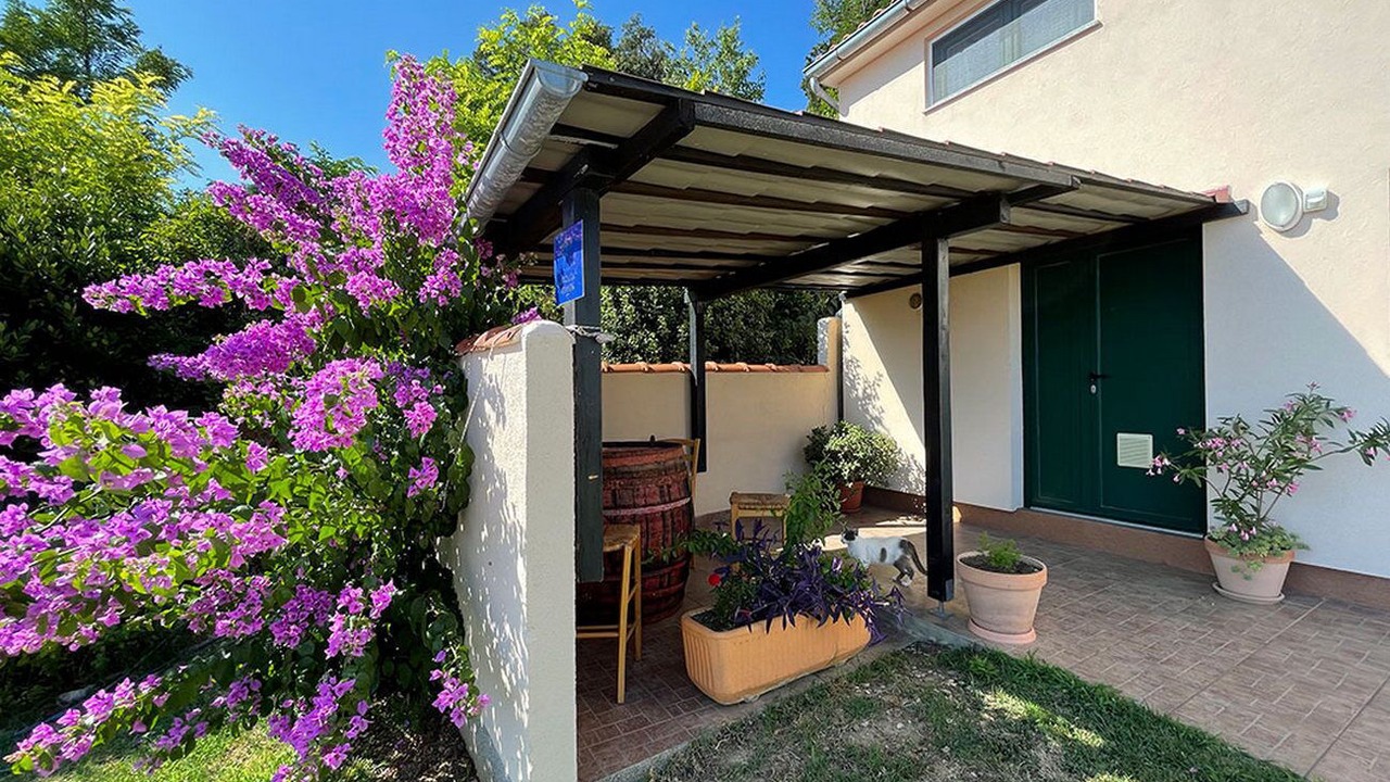Photo of Patio Balcony in Barbat na Rabu