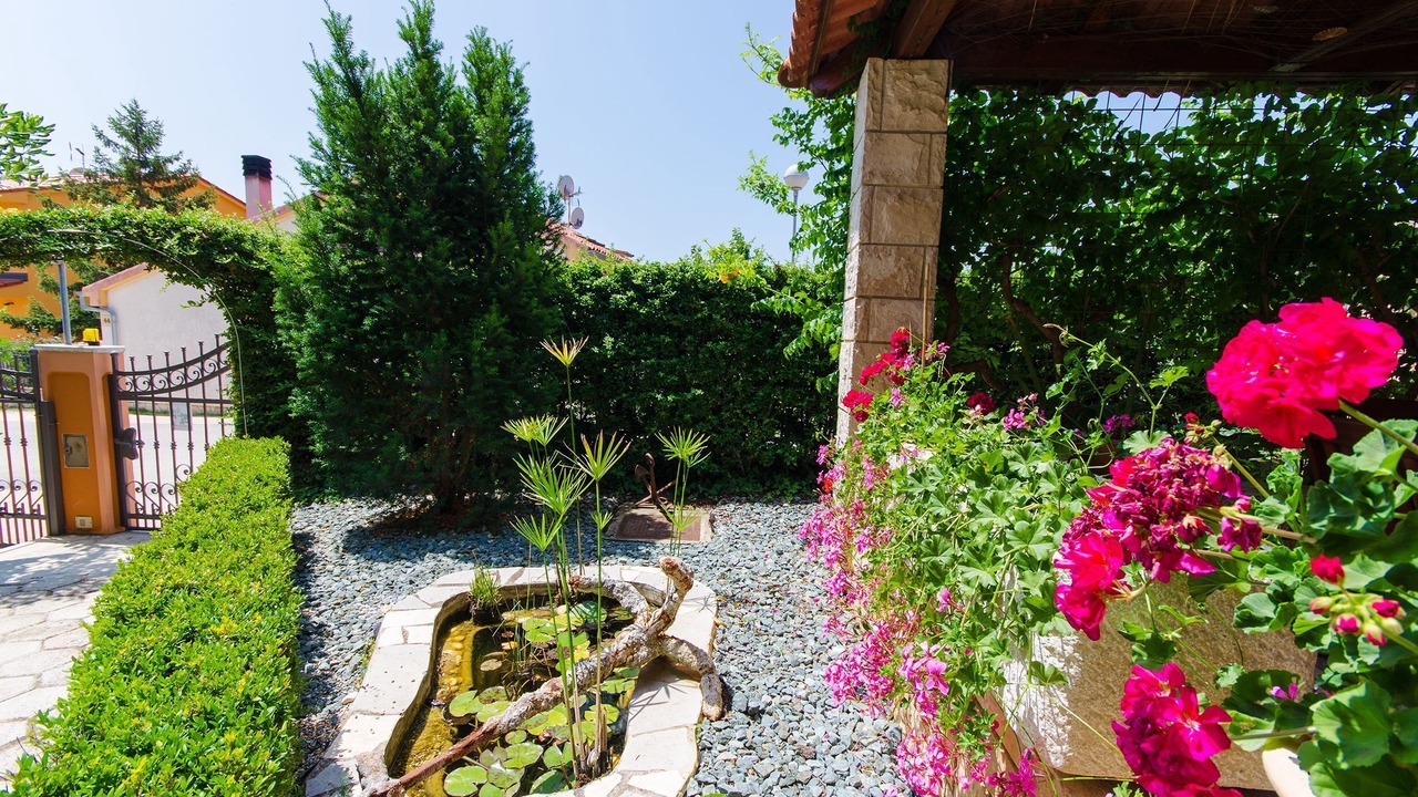 Photo of Outdoor in Vinkuran