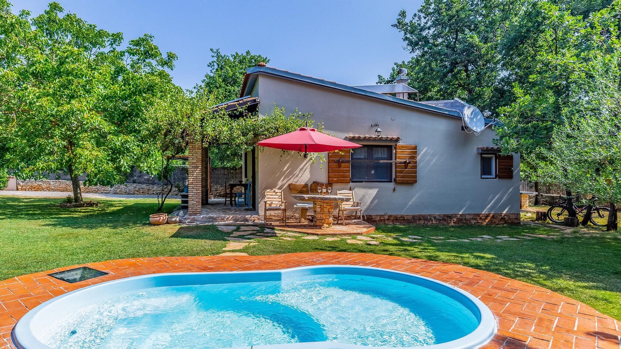 Photo of Outdoor in Mali Vareski