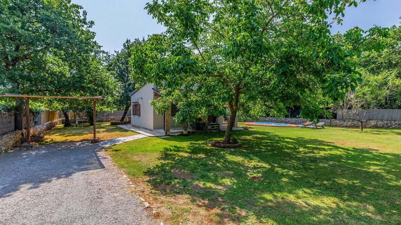 Photo of Outdoor in Mali Vareski