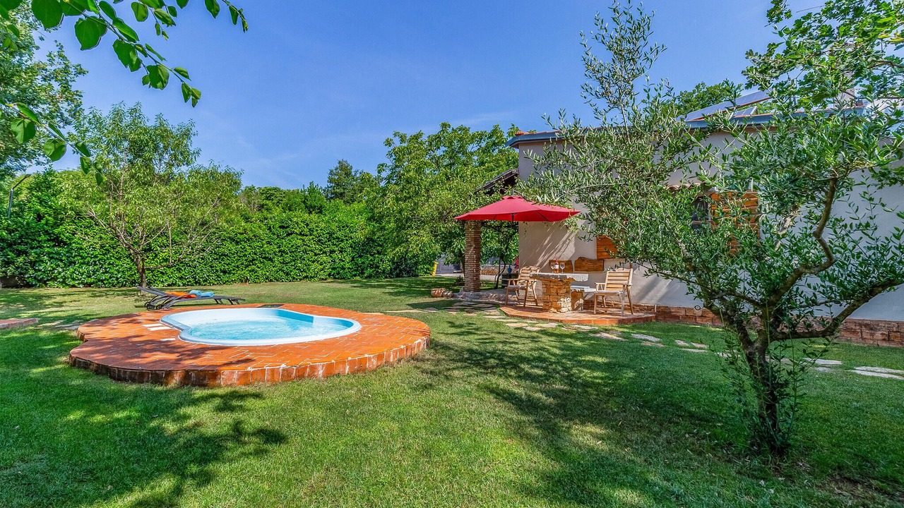 Photo of Outdoor in Mali Vareski