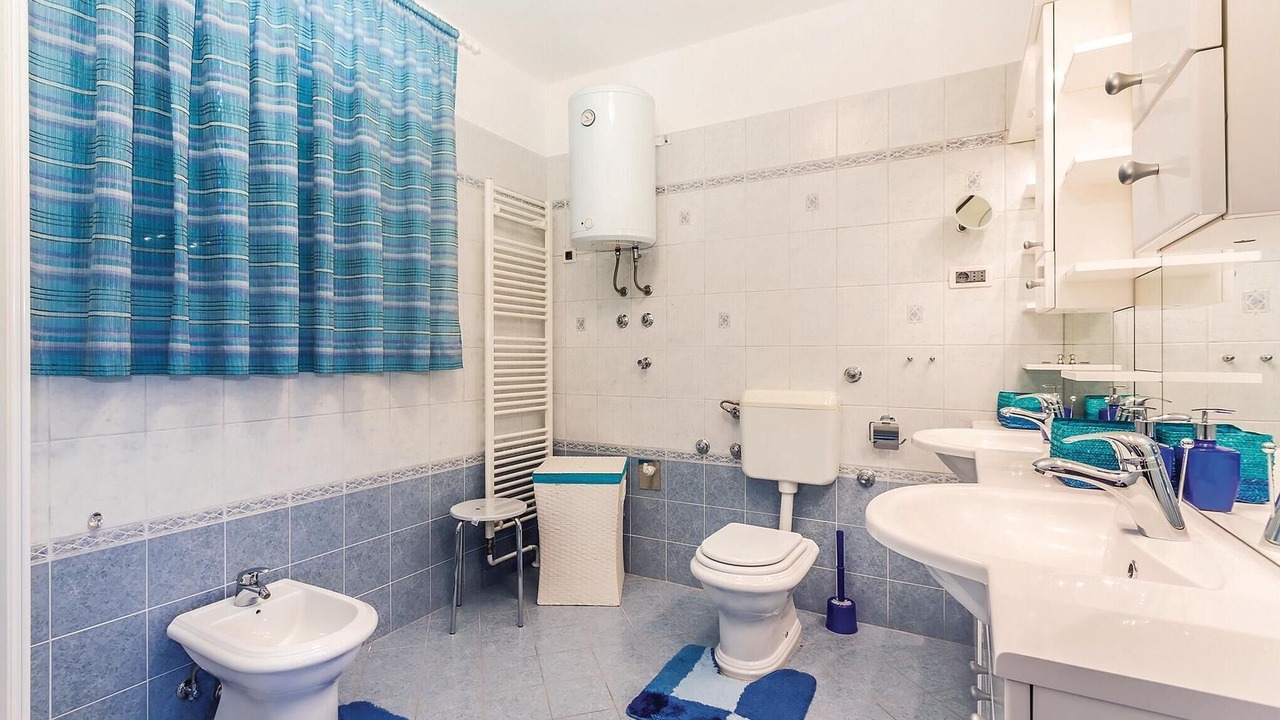 Photo of Bathroom in Sarsoni