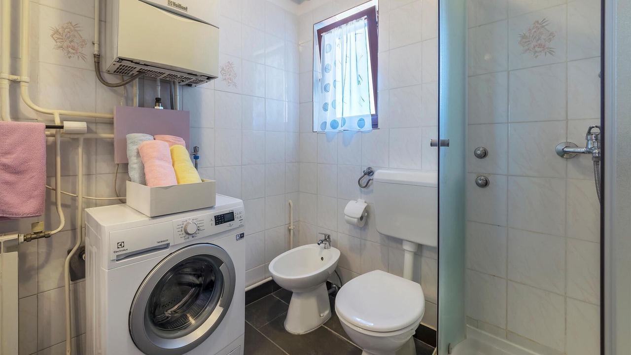 Photo of Bathroom in Gajana